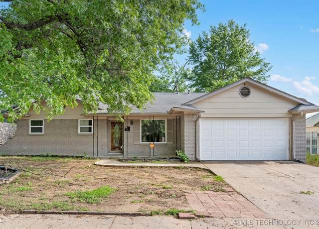 Property at 212 W 17th St, Owasso, OK 74055, 3 beds, 2 baths
