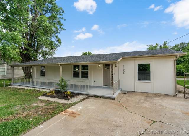 Property at 11056 E 99th St N, Owasso, OK 74055, 3 beds, 2 baths