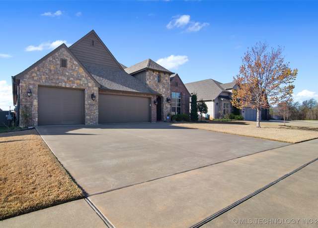 Property at 4007 W Tucson Pl, Broken Arrow, OK 74011, 4 beds, 2.5 baths