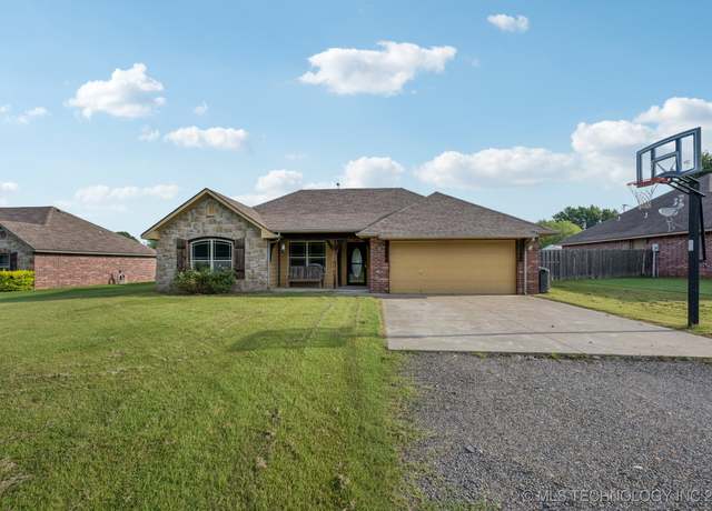 Property at 112 W 60th Pl S, Muskogee, OK 74401, 3 beds, 2 baths