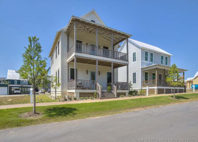 Property at 36 Hill St, Carlton Landing, OK 74432, 3 beds, 2.5 baths