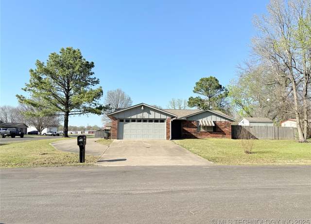 Property at 1310 Samuel, Muskogee, OK 74403, 3 beds, 2 baths