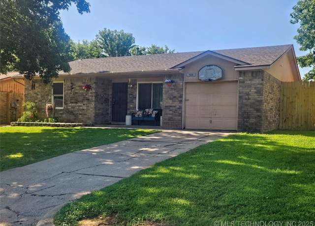 Property at 506 W 149th St S, Glenpool, OK 74033, 3 beds, 1.5 baths