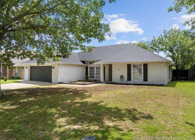 Property at 1605 Southern Hls, Ardmore, OK 73401, 4 beds, 2 baths