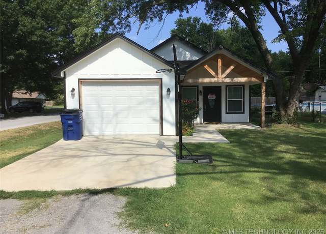 Property at 409 N Vann St, Pryor, OK 74361, 3 beds, 2 baths
