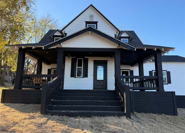 Property at 406 S 1st St, Eufaula, OK 74432, 3 beds, 2.5 baths