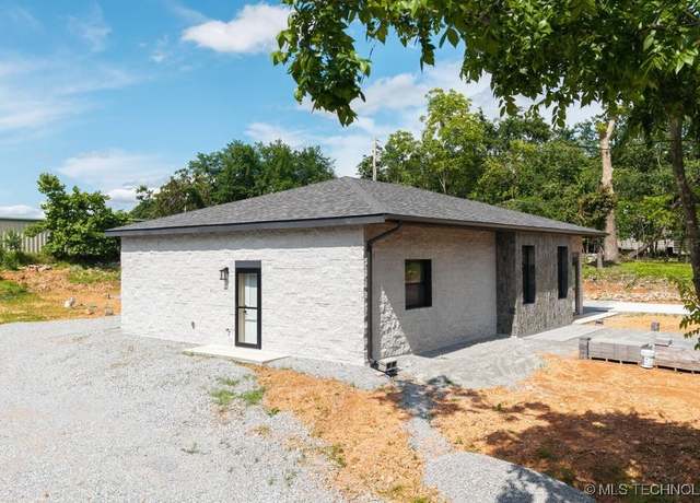 Property at 1616 Battle Dr, Grove, OK 74344, 3 beds, 2 baths