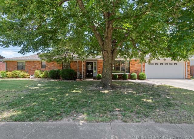 Property at 1532 Whitney Ln, Bartlesville, OK 74006, 4 beds, 2.5 baths