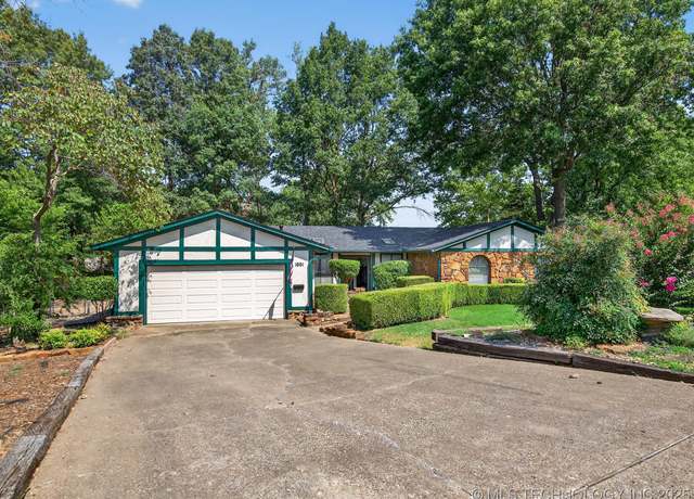 Property at 1801 Rolling Hills Pl, Bartlesville, OK 74006, 3 beds, 2 baths