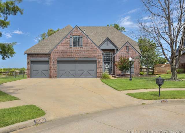 Property at 9901 E 93rd Ct N, Owasso, OK 74055, 5 beds, 3.5 baths