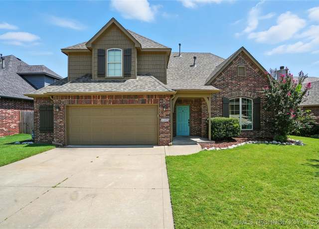 Property at 3305 S 18th St, Broken Arrow, OK 74012, 4 beds, 2.5 baths