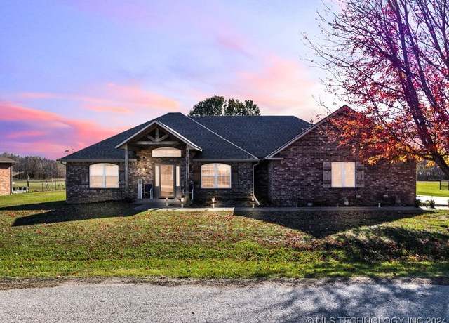 Property at 2402 Estates Dr, Grove, OK 74344, 3 beds, 2 baths