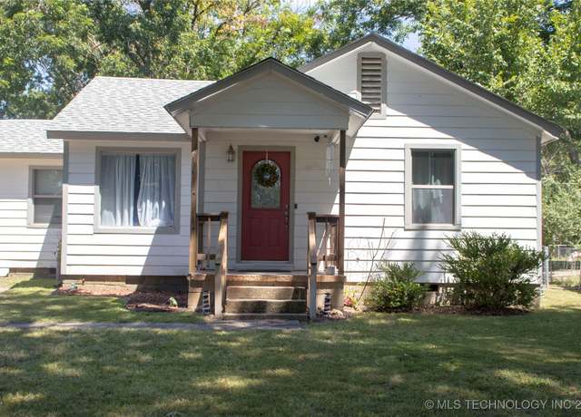 Property at 319 N Rowe St, Pryor, OK 74361, 3 beds, 2 baths