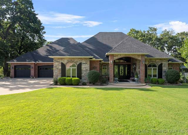 Property at 3402 Callie Dr, Grove, OK 74344, 4 beds, 3.5 baths