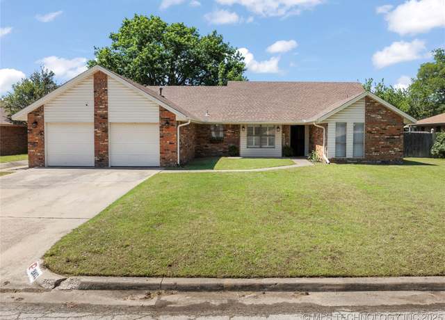 Property at 2003 8th NW, Ardmore, OK 73401, 4 beds, 3 baths