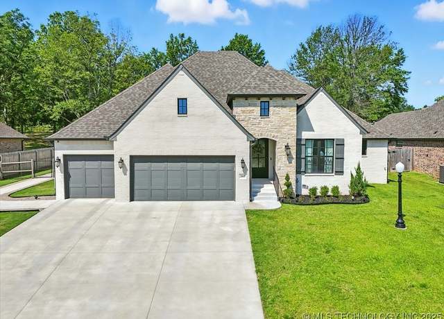 Property at 2889 Forest View Dr, Claremore, OK 74017, 4 beds, 2.5 baths