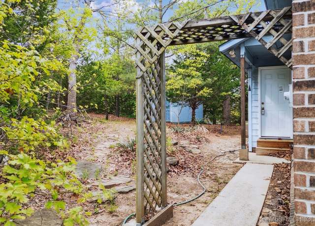 Property at 857 Bayshore Dr, Sand Springs, OK 74063, 3 beds, 2 baths