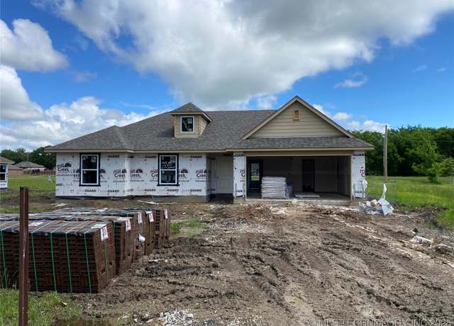 Property at 408 NW 7th St, Wagoner, OK 74467, 4 beds, 2 baths