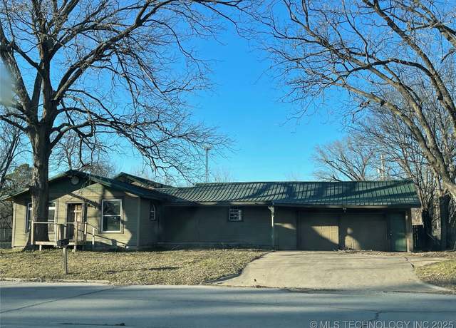 Property at 1217 W 5th St, Okmulgee, OK 74447, 3 beds, 2 baths