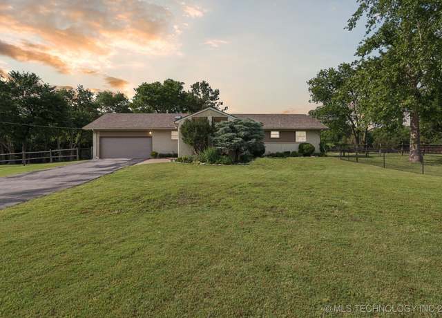 Property at 3263 W 72nd St, Tulsa, OK 74132, 3 beds, 2.5 baths