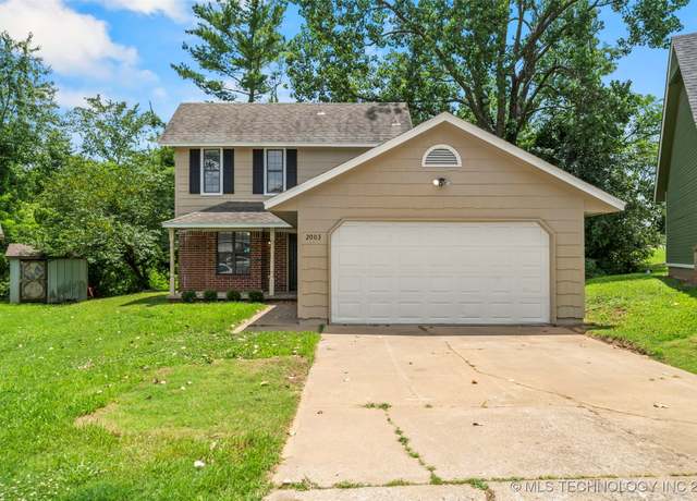 Property at 2003 Charlestown Cir, Claremore, OK 74017, 3 beds, 2 baths
