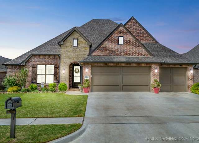 Property at 2910 E Olympia St, Broken Arrow, OK 74014, 4 beds, 2 baths