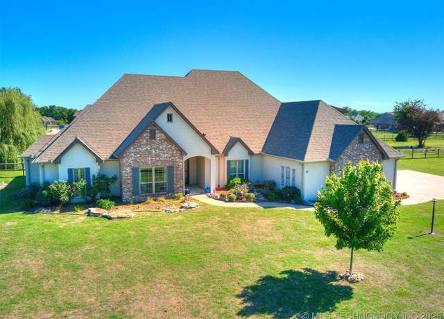 Property at 5190 E Hickory Bluff Dr, Claremore, OK 74019, 6 beds, 4 baths