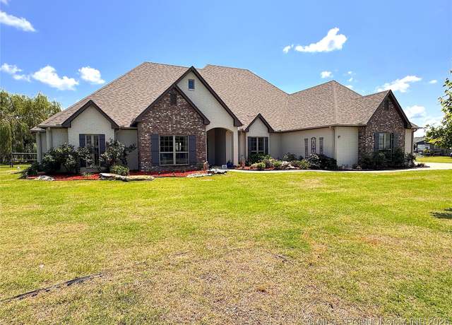 Property at 5190 E Hickory Bluff Dr, Claremore, OK 74019, 6 beds, 4 baths