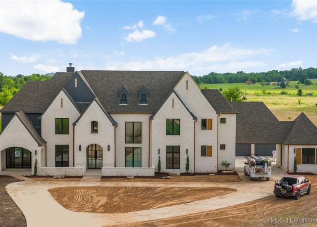 Property at 4867 W 201st St S, Mounds, OK 74047, 5 beds, 4.5 baths