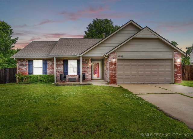 Property at 1706 W El Paso Pl, Broken Arrow, OK 74012, 3 beds, 2 baths