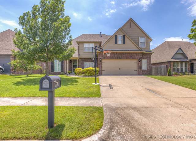 Property at 5006 S 164th East Ave, Tulsa, OK 74134, 4 beds, 3 baths