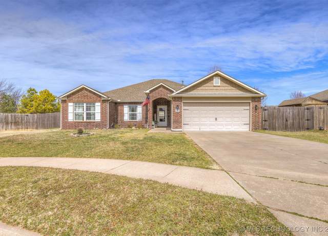 Property at 2808 W Imperial St, Broken Arrow, OK 74011, 3 beds, 2 baths