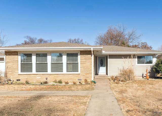 Property at 805 SE 11th St, Pryor, OK 74361, 3 beds, 2 baths