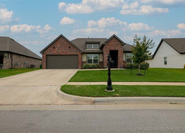 Property at 7208 E 154th Pl S, Bixby, OK 74008, 4 beds, 2 baths