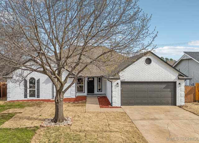 Property at 1427 E 136th St S, Glenpool, OK 74033, 4 beds, 2 baths