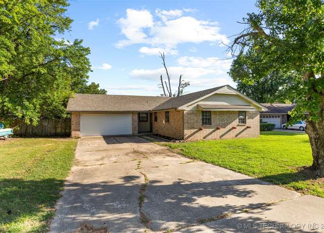 Property at 433 Gibson Dr, Seminole, OK 74868, 3 beds, 2 baths