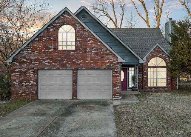 Property at 24055 King Ct, Broken Arrow, OK 74014, 3 beds, 2.5 baths