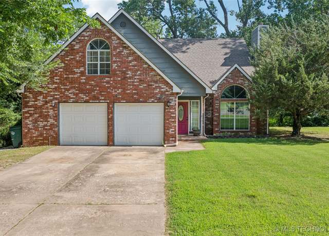 Property at 24055 King Ct, Broken Arrow, OK 74014, 3 beds, 2.5 baths