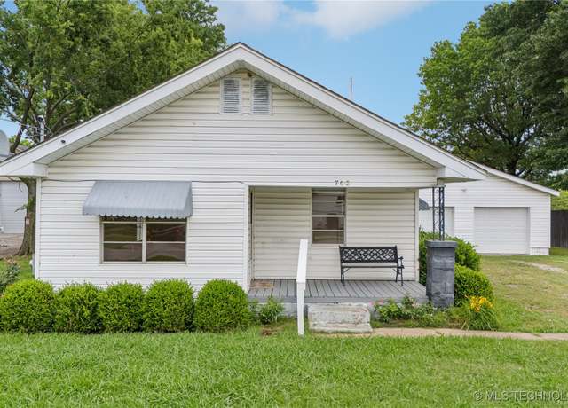Property at 702 E Elgin Pl, Broken Arrow, OK 74012, 3 beds, 1.5 baths