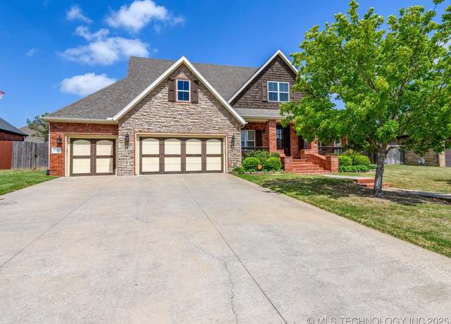 Property at 5710 Nottingham Pl, Bartlesville, OK 74006, 4 beds, 3.5 baths