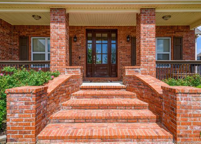 Property at 5710 Nottingham Pl, Bartlesville, OK 74006, 4 beds, 3.5 baths