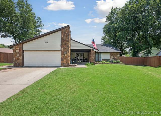 Property at 2807 W Atlanta Pl, Broken Arrow, OK 74012, 3 beds, 2 baths