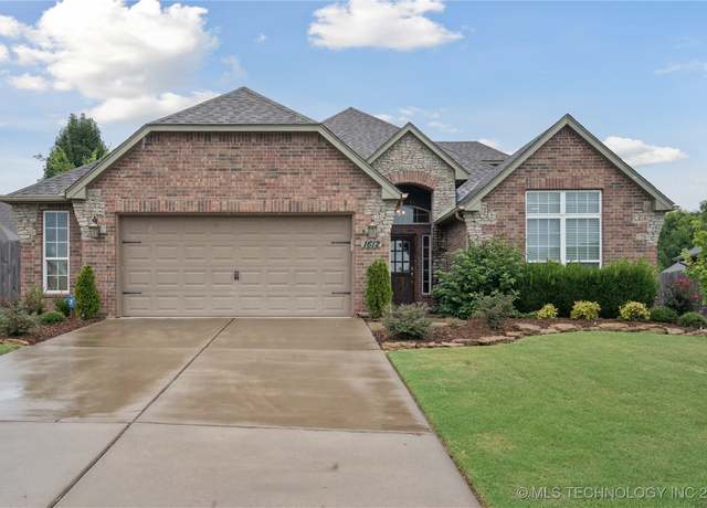 Property at 1612 E Phoenix St, Broken Arrow, OK 74011, 3 beds, 2 baths