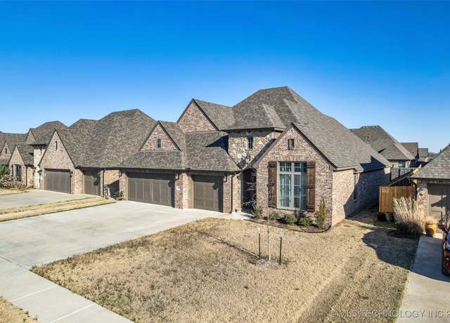 Property at 2520 E Northampton St, Broken Arrow, OK 74014, 3 beds, 2.5 baths