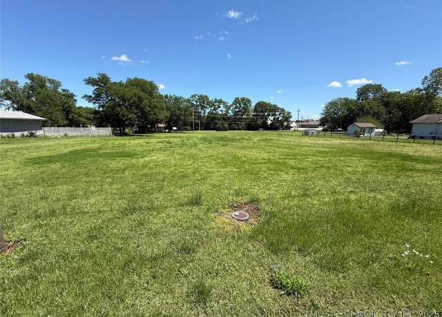 Property at 1111 N 4th St, Broken Arrow, OK 74012