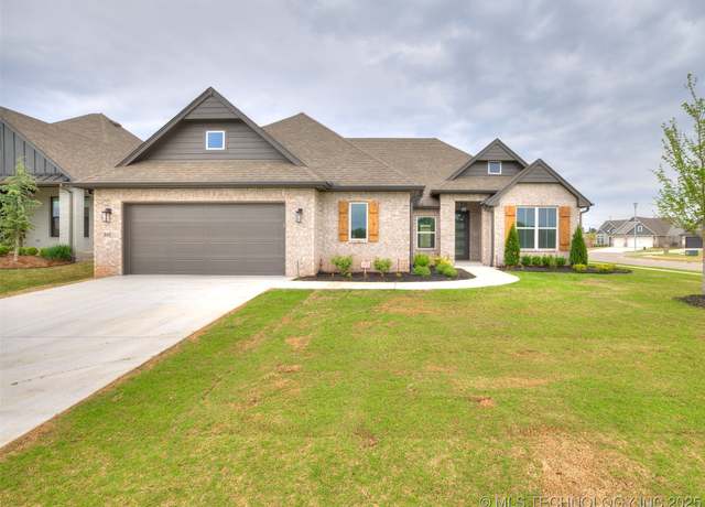 Property at 909 E Honolulu Pl S, Broken Arrow, OK 74012, 3 beds, 2 baths