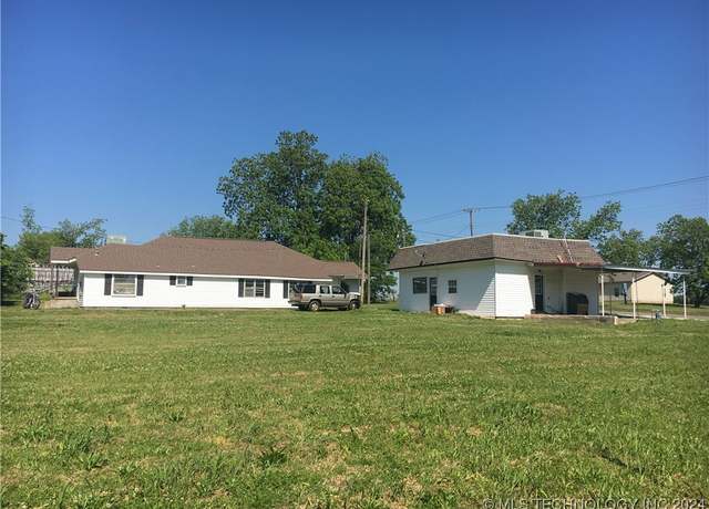 Property at 401 W Cottage St, Ada, OK 74820, 4 beds, 3 baths