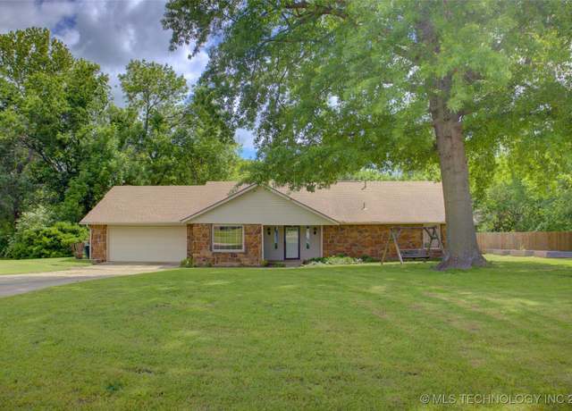 Property at 9701 Springlake Dr, Broken Arrow, OK 74014, 3 beds, 2 baths