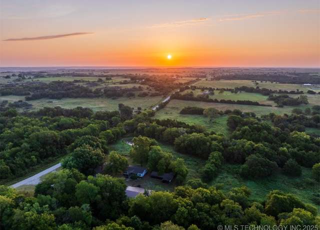 Property at 24609 E Lakeview Rd, Yale, OK 74085, 3 beds, 2 baths