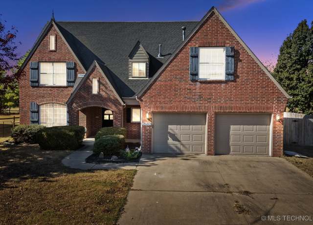 Property at 10102 E 91st Cir, Owasso, OK 74055, 4 beds, 2.5 baths